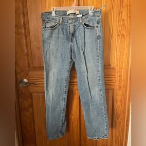 Light wash straight cut jeans